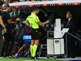 "يويفا" يتجه لتقييد استخدام تقنية VAR في كرة القدم الأوروبية
