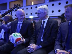 فينغر: "فيفا" سيحلّل نتائج استراحات الترطيب بعد كأس العالم