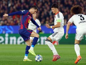 كواليس "اجتماع الساعتين" بين رئيس برشلونة ووكيل ليفاندوفسكي