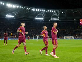 روما يهزم أودينيزي ويتصدّر الدوري الإيطالي