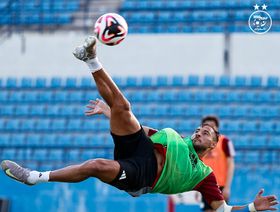 يوسف بلايلي خارج كأس إفريقيا مع الجزائر بعد إصابة بالرباط الصليبي