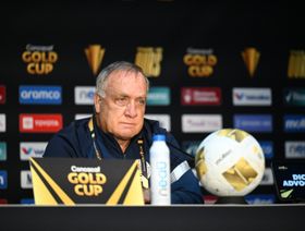 بعد "معجزة المونديال".. أدفوكات يستقيل من تدريب كوراساو بسبب ابنته