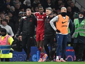 ألكسندر إيزاك يخضع لجراحة في الكاحل ويربك ليفربول بغياب طويل