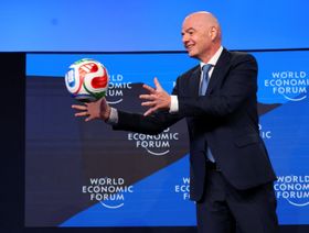 مادونا وشاكيرا تحييان أول حفل بين شوطي نهائي كأس العالم