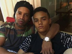 جواو مينديز: لا أشعر بأي ضغط لكوني ابن رونالدينيو