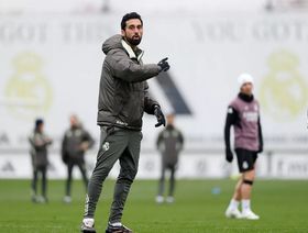 ألفارو أربيلوا "لا يندم" على أي قرار ويرفض اتهامه بمحاباة نجوم ريال مدريد