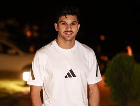 الجزائري منصف بقرار يصل إسبانيا لبدء مشواره مع الأهلي