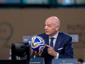 فيفا يعلن رصد 30 ألف رسالة مسيئة ويستعين بالشرطة