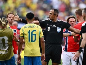 الفاتح يدير قمة إنجلترا والأرجنتين في نصف نهائي كأس العالم