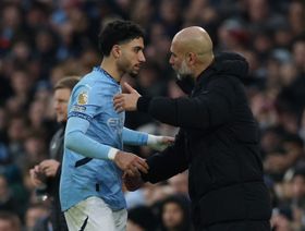 رغم العروض.. عمر مرموش يفضل الاستمرار مع مانشستر سيتي