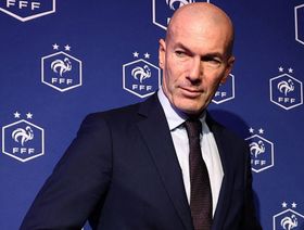 استبعاد مفاجئ لأحد مساعدي زيدان من منتخب فرنسا.. ما السبب؟