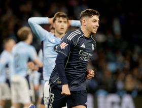 هل استفاد ريال مدريد من "خطأ تحكيمي واضح" لملاحقة برشلونة؟