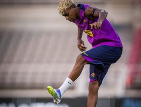 شاهد.. يامال يُرحب براشفورد في برشلونة على طريقته الخاصة