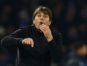 كونتي: نابولي يخوض موسماً عبثياً وهذا سبب سحب مكتوميناي