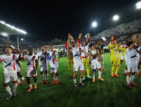 ماذا قال ليفاندوفسكي ولابورتا للخليفي بعد مباراة برشلونة وسان جيرمان؟