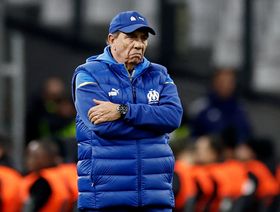 رحيل المدرب الفرنسي جان-لويس غاسيه عن عمر يناهز 72 عاماً