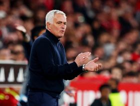 مورينيو يسير على خطى الزمالك: إنجاز تاريخي قد يتحول لكابوس