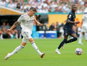 فالفيردي يحصد جائزة ويفتخر بقيادة ريال مدريد ويشيد بغونزالو