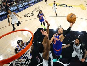 برونسون يقود نيكس لانتزاع لقب NBA لأول مرة في 53 عاماً