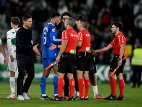 هل ظلم الحكم إلتشي أمام ريال مدريد؟ لماذا غيّر حارس برشلونة رأيه؟