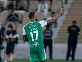 الأهلي يعلن تفاصيل إصابة الهداف إيفان توني خلال المران