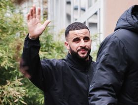 كايل ووكر يصل إيطاليا استعداداً لانضمامه إلى ميلان