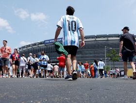 فوضى تنظيمية غير مسبوقة أمام بوابات ملعب نهائي كأس العالم