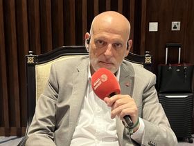 "عديمة الفائدة".. تيباس ينتقد القواعد الجديدة للعب النظيف في إنجلترا