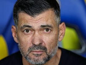 كونسيساو يتغنى بلاعبي الاتحاد بعد الفوز على النصر وينتقد التحكيم