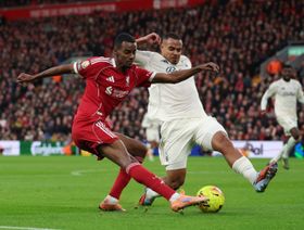 بعد صدمة إيزاك.. نظرة على مسيرة أغلى الصفقات في تاريخ البريميرليغ