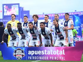 مصرع شخص وعشرات الجرحى في حادث غامض بملعب أليانزا ليما