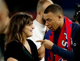 فاقد للاستقلالية.. نجم فرنسي ينتقد مبابي بسبب سطوة والدته