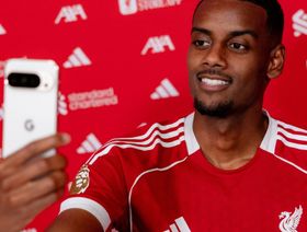 ماذا كتب إيزاك على مجموعة نيوكاسل بتطبيق واتساب بعد الرحيل؟