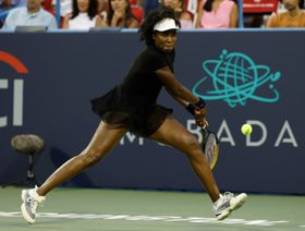 فينوس وليامز تواصل كتابة التاريخ في عالم التنس بانتصار جديد