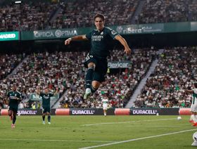 ماذا قال كارلوس إسبي عن تجربته الجديدة مع ريال مدريد؟