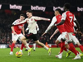 ليفربول يوقف قطار انتصارات أرسنال ويقدم هدية لمانشستر سيتي