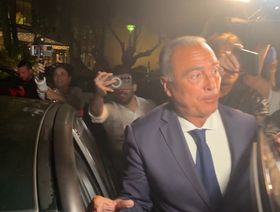 رئيس برشلونة يهاجم التحكيم: نظام ضعيف لا يليق ببطولة كبرى