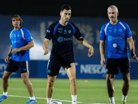 مارتينيلي يقود "هجوماً من الدوري الإنجليزي" بتشكيلة الهلال ضد نيوم