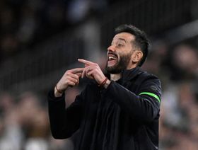 مدرب فالنسيا يوحي بتهميشه في صفقة أليو ديانغ لاعب الأهلي