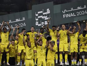 بعد 17 عاماً... الوصل يحرز كأس رئيس الإمارات برباعية في النصر