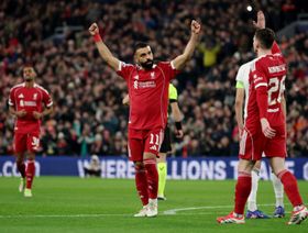 شاهد.. صلاح ينهي الصيام في فوز 6 نجوم لليفربول وفان دايك "هاتريك أسيست"