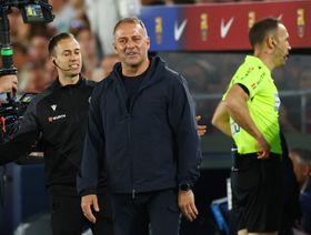 رسمياً.. هانزي فليك مستمر مع برشلونة حتى 2028