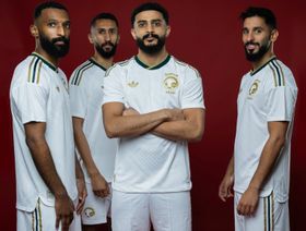 الشماغ السعودي يُزين القميص الأبيض للمنتخب في كأس العالم 2026