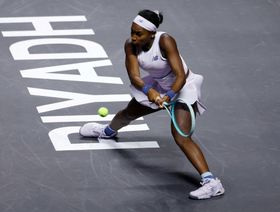 غوف تتفوق على باوليني وتبقي على آمالها بالبطولة الختامية للتنس في الرياض