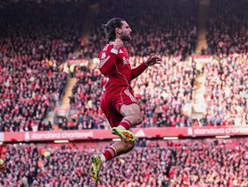 سوبوسلاي يهدّد رقماً مميزاً لبيكهام في الركلات الحرة بالدوري الإنجليزي