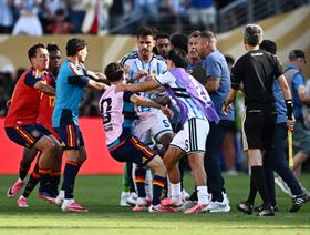 "فيفا" يفتح تحقيقاً عاجلاً ضد الأرجنتين بعد فوضى نهائي كأس العالم