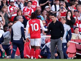 أرتيتا يقلّل من خطورة إصابتي إيزي وهافيرتز قبل مواجهة أتلتيكو مدريد