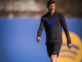 لماذا يحاول ليفاندوفسكي تسجيل 10 أهداف مع برشلونة قبل نهاية الموسم؟