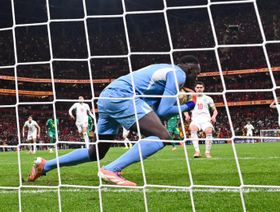 إدوارد ميندي يسخر من نظريات المؤامرة حول ركلة الجزاء: المغرب ينتظر اللقب منذ 50 عاماً