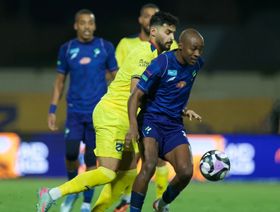 الحظ يعاند السومة من جديد.. الحزم يكتفي بتعادل مع الفتح بالدوري السعودي